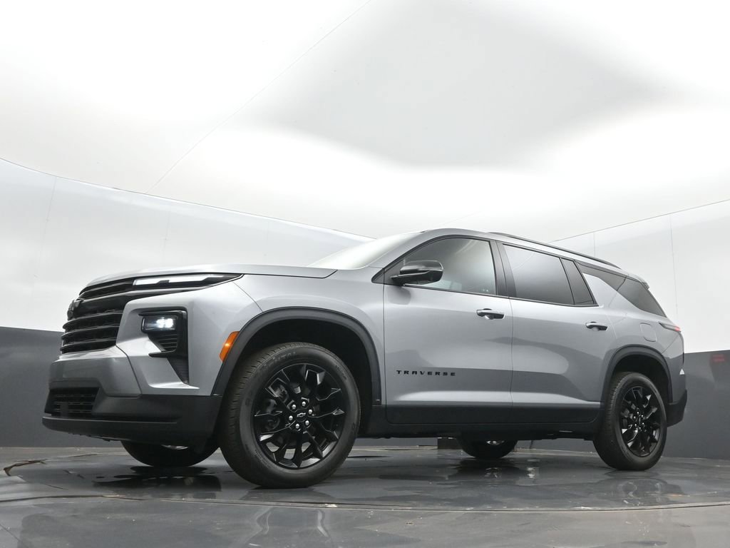 Used 2024 Chevrolet Traverse LT w/ Midnight/Sport Edition FWD image 11