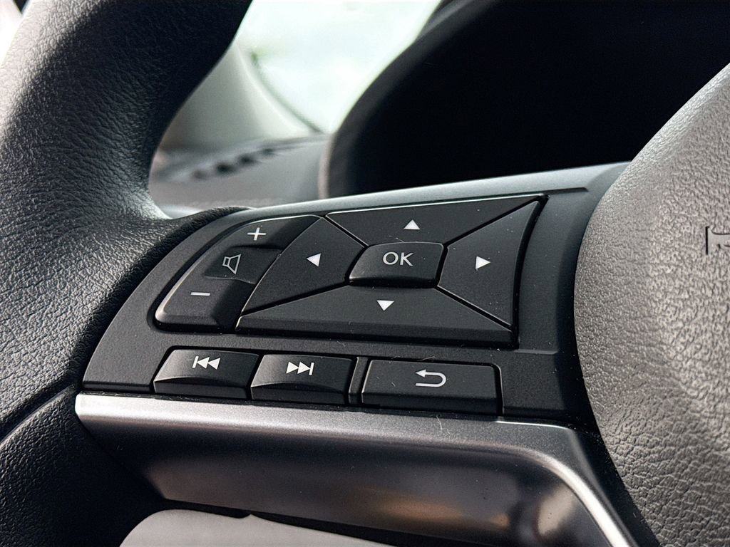 Used 2023 Nissan Sentra SV image 9