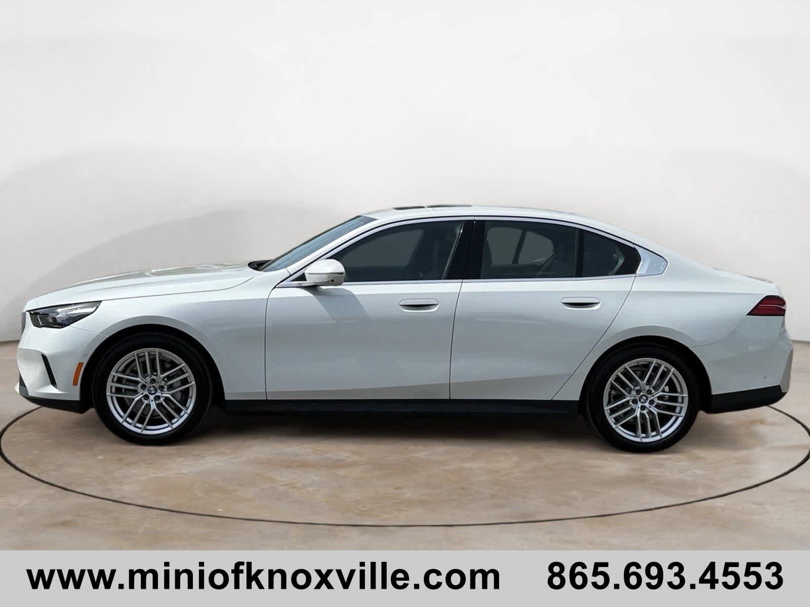 Used 2025 BMW 530i xDrive AWD/4WD image 6