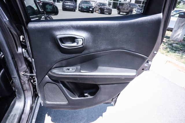 Used 2018 Jeep Compass Latitude w/ Cold Weather Group AWD/4WD image 42