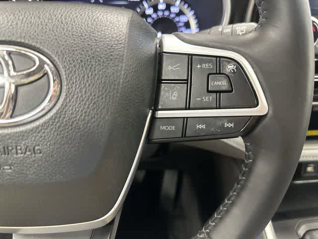 Used 2023 Toyota Highlander XLE FWD image 18