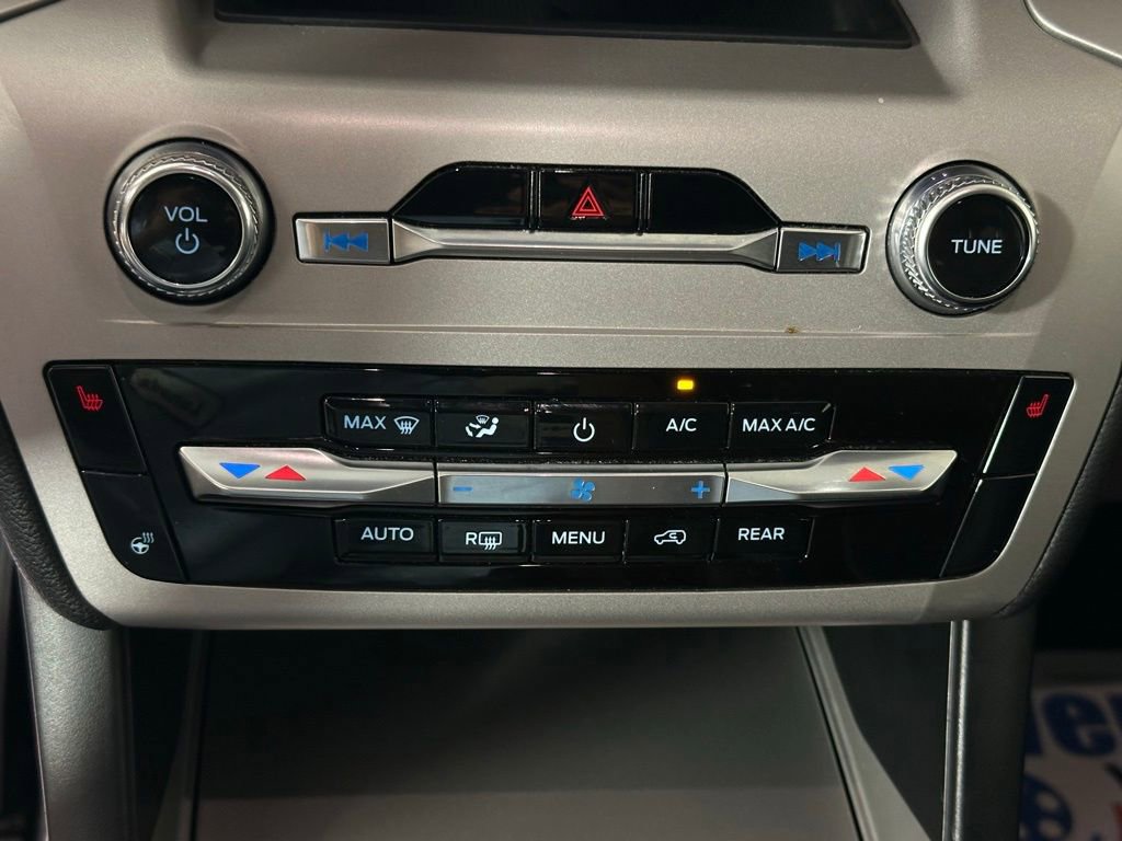 Used 2023 Ford Explorer XLT w/ Equipment Group 202A image 21