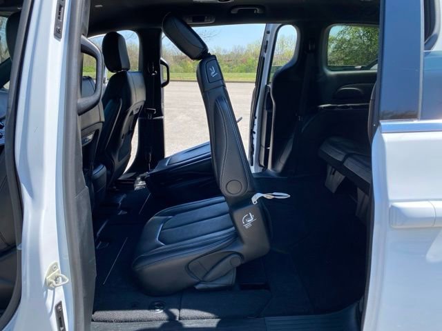 Used 2025 Chrysler Pacifica Select image 36