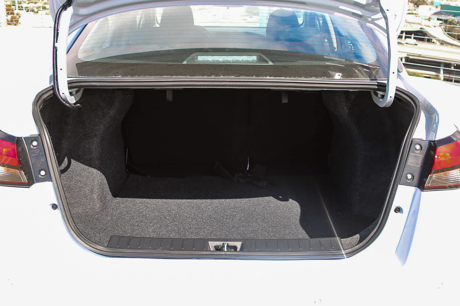 New 2025 Nissan Versa SR w/ Trunk Package FWD image 12
