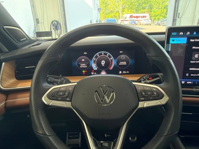 Used 2025 Volkswagen Tiguan SEL R-Line AWD/4WD image 11