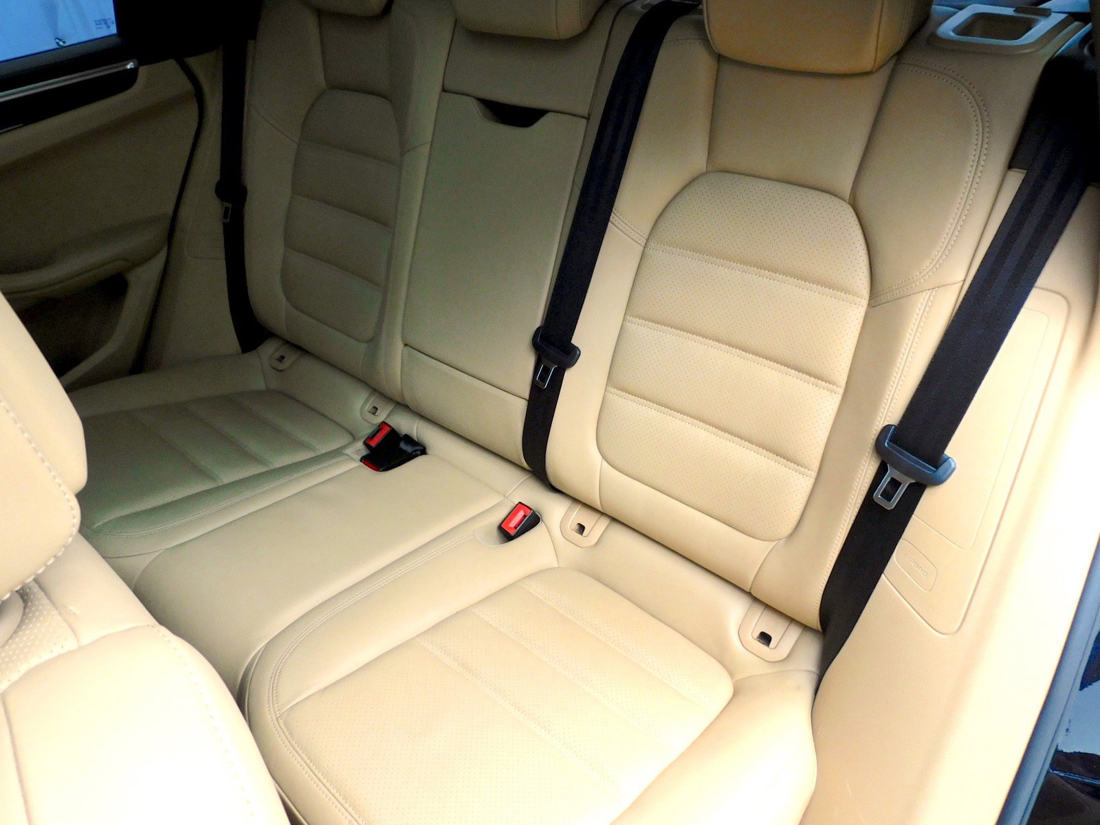 Used 2017 Porsche Macan Turbo image 15