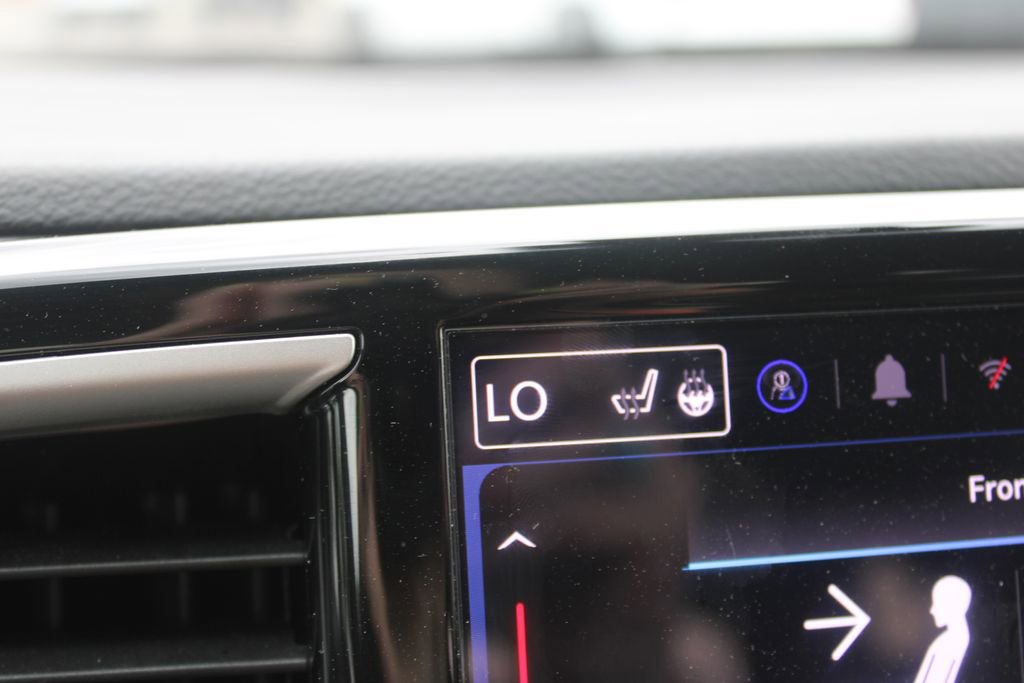 Used 2025 Chrysler Pacifica Select FWD image 33