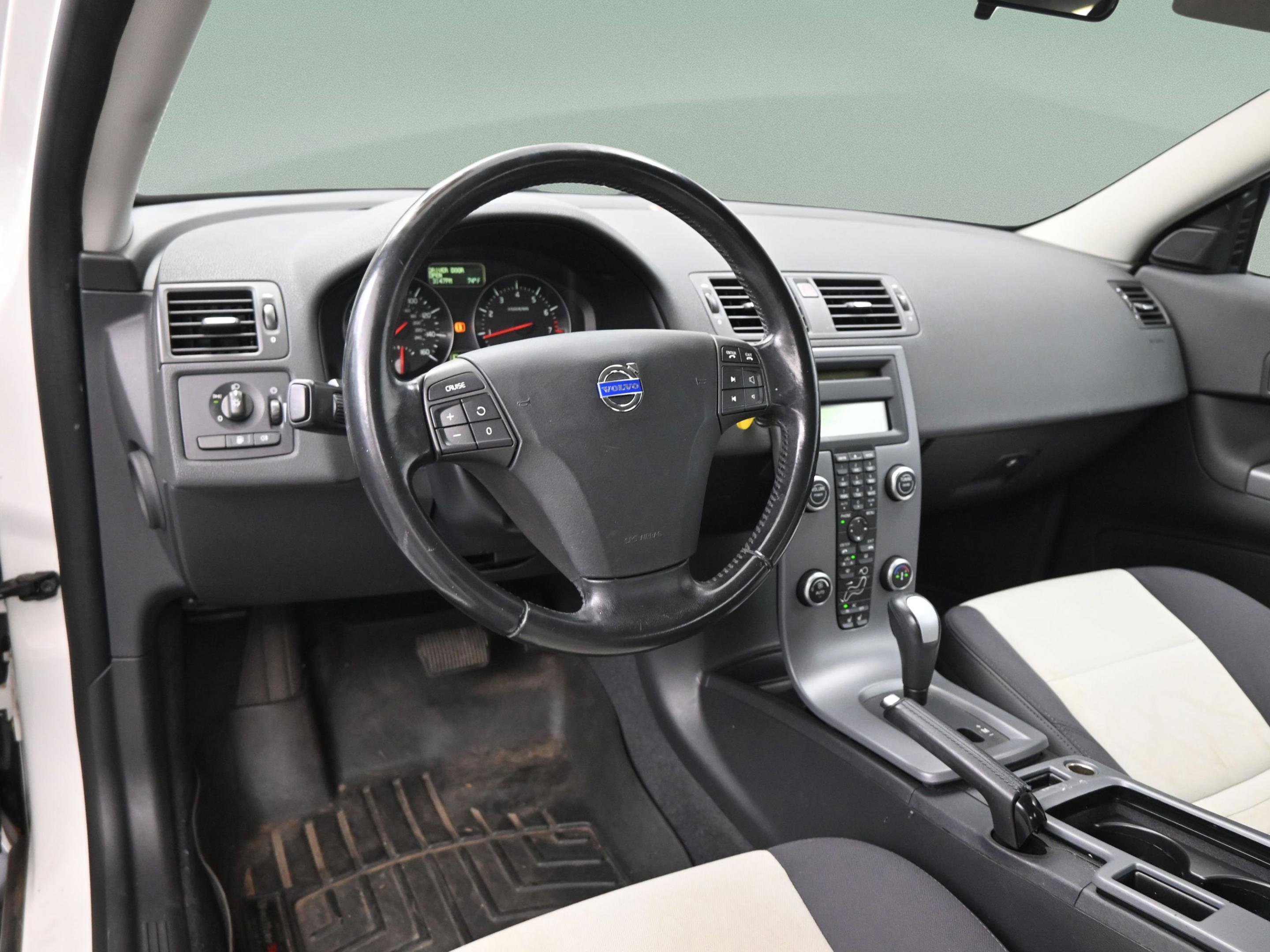 Used 2011 Volvo C30 T5 w/ Climate Pkg image 33