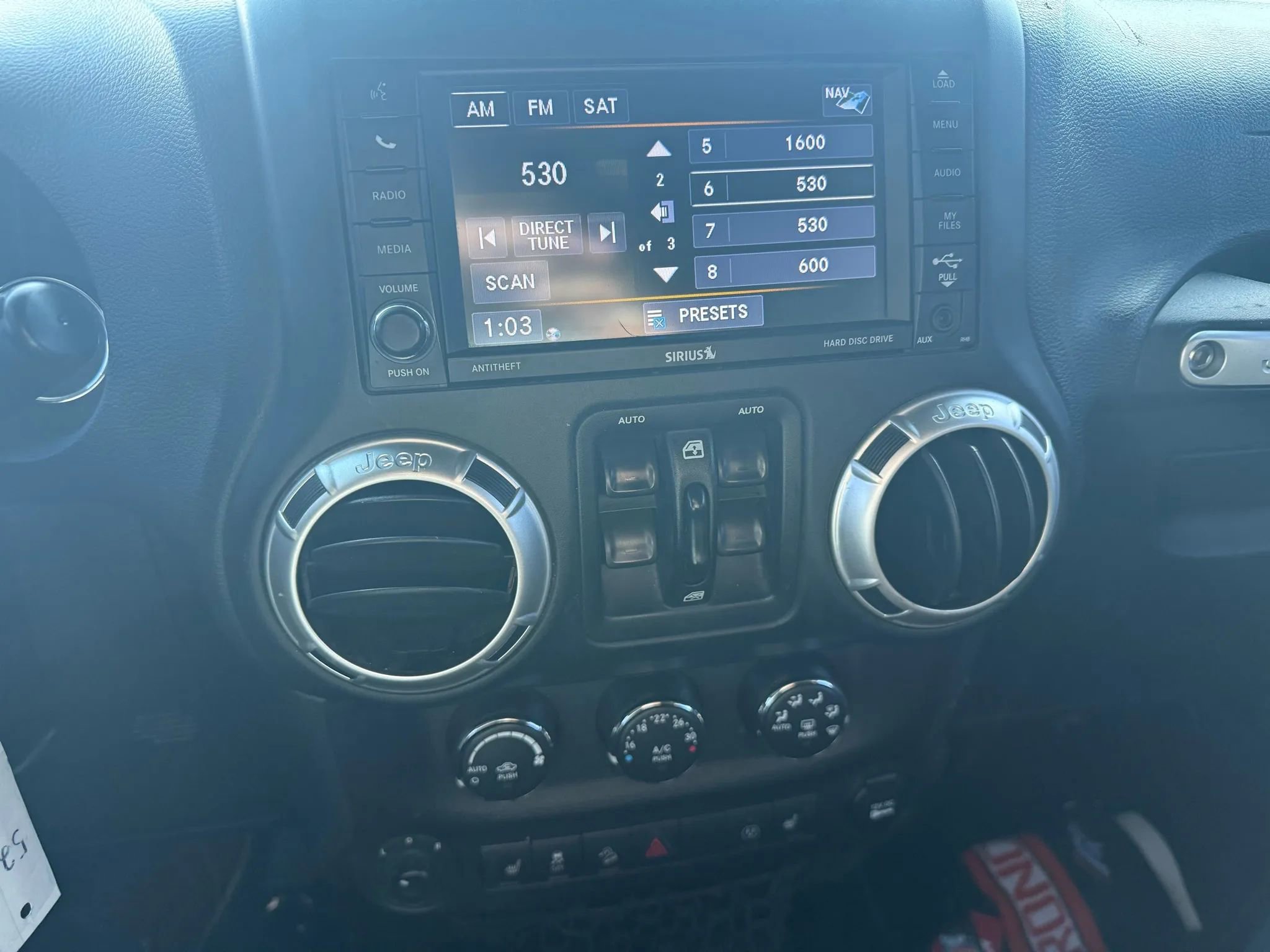 Used 2018 Jeep Wrangler Unlimited Sahara w/ Connectivity Group image 19