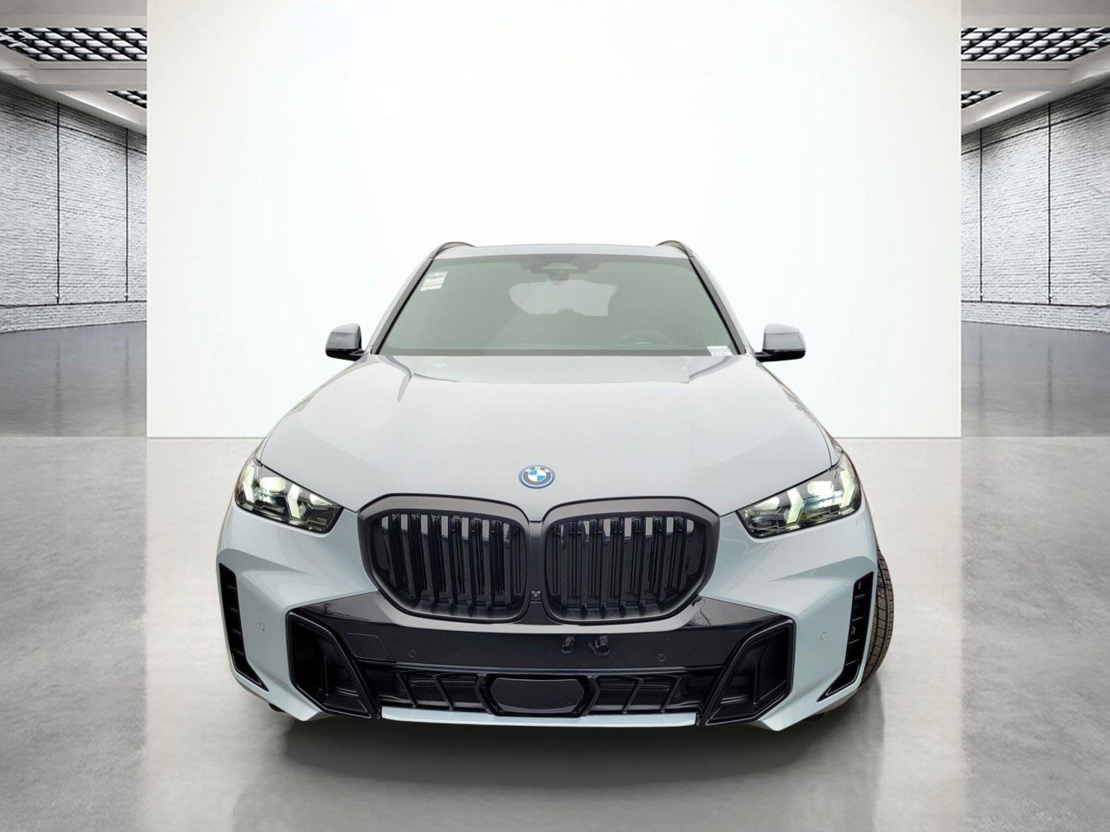 New 2026 BMW X5 xDrive50e w/ M Sport Package AWD/4WD image 3