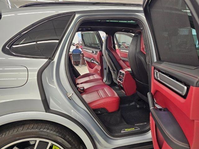 Used 2022 Porsche Cayenne Turbo S AWD/4WD image 36