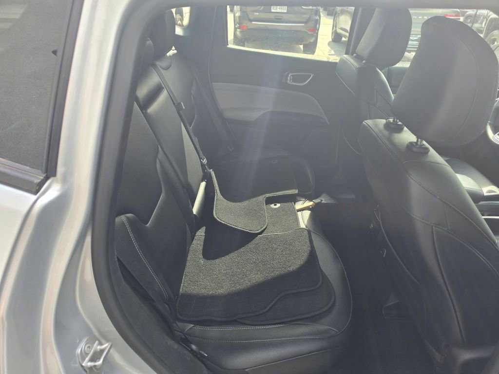 Used 2025 Jeep Compass Limited AWD/4WD image 18