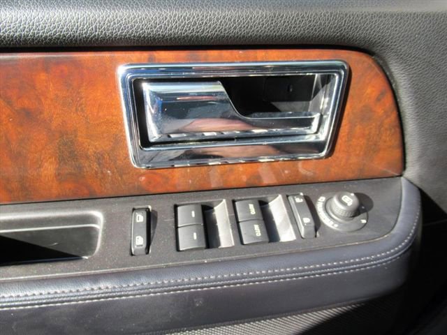 Used 2017 Lincoln Navigator Select image 20