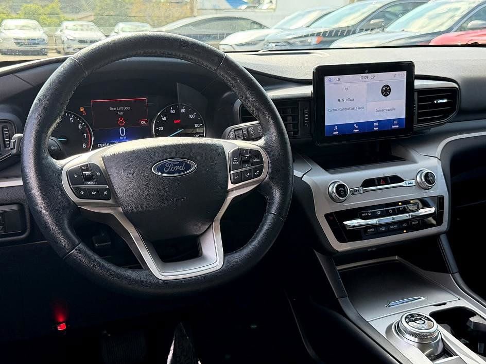 Used 2023 Ford Explorer XLT image 29