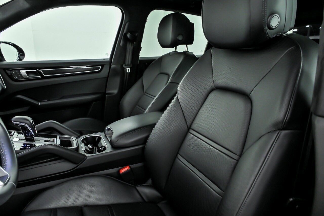 Used 2023 Porsche Cayenne GTS AWD/4WD image 23