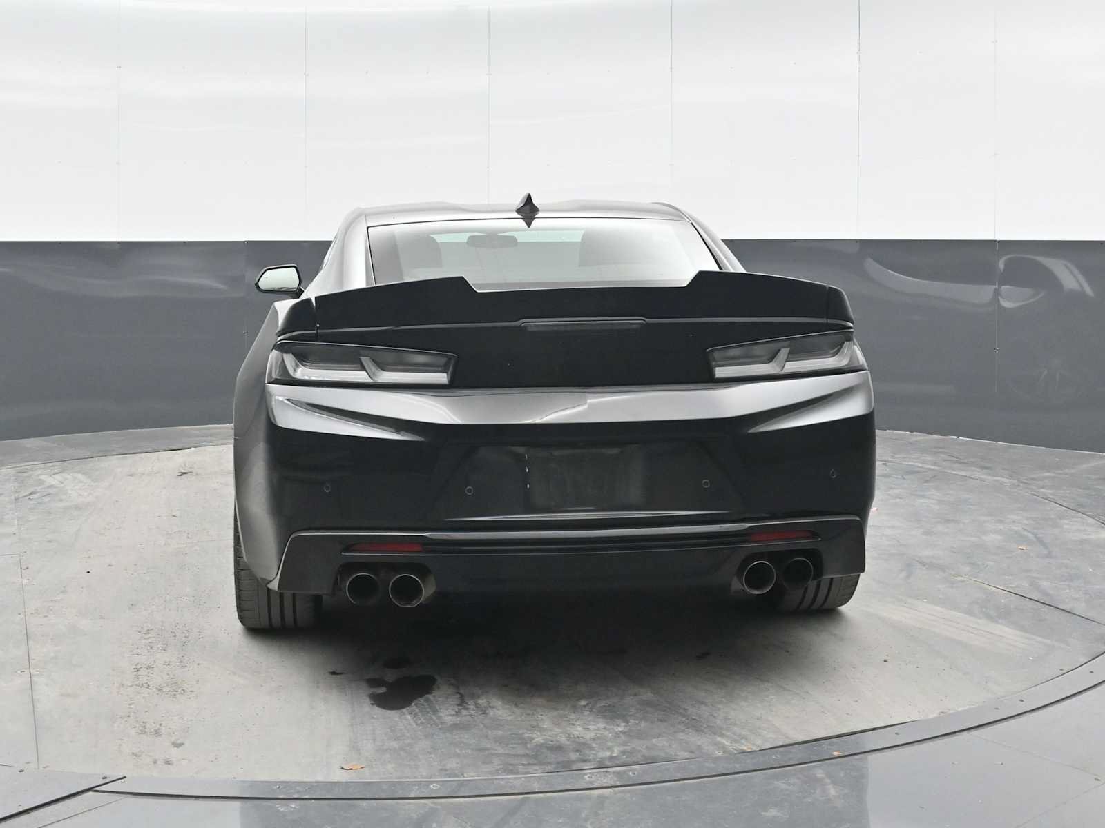 Used 2018 Chevrolet Camaro SS RWD image 11