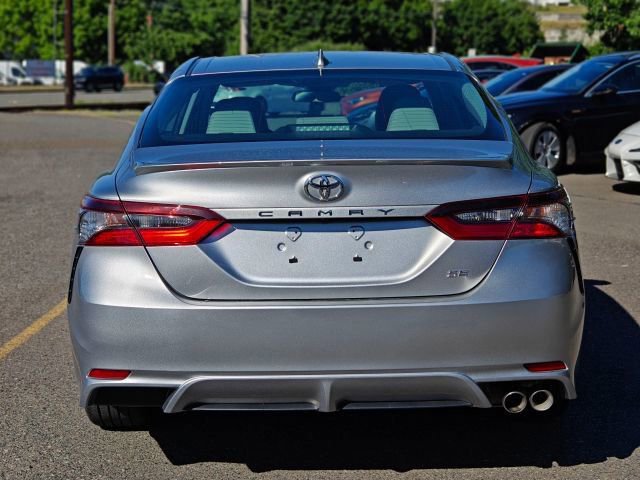 Used 2022 Toyota Camry SE FWD image 6