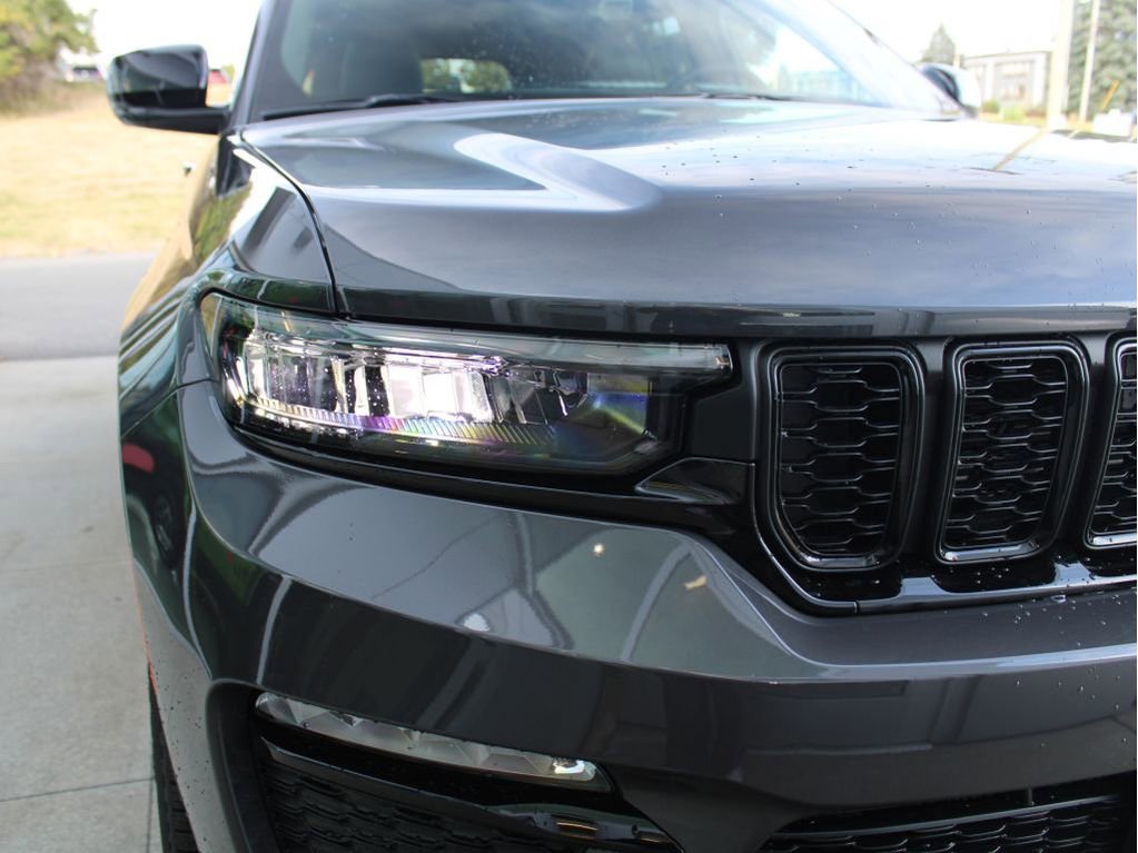 New 2025 Jeep Grand Cherokee Limited w/ Black Appearance Package image 35