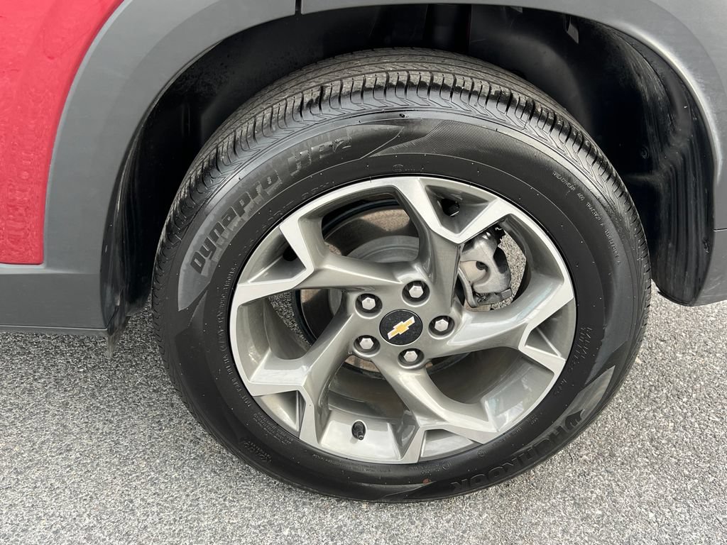 Used 2025 Chevrolet Trax LT FWD image 14