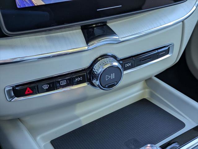 New 2026 Volvo XC60 T8 Ultra w/ Protection Package Premier image 11