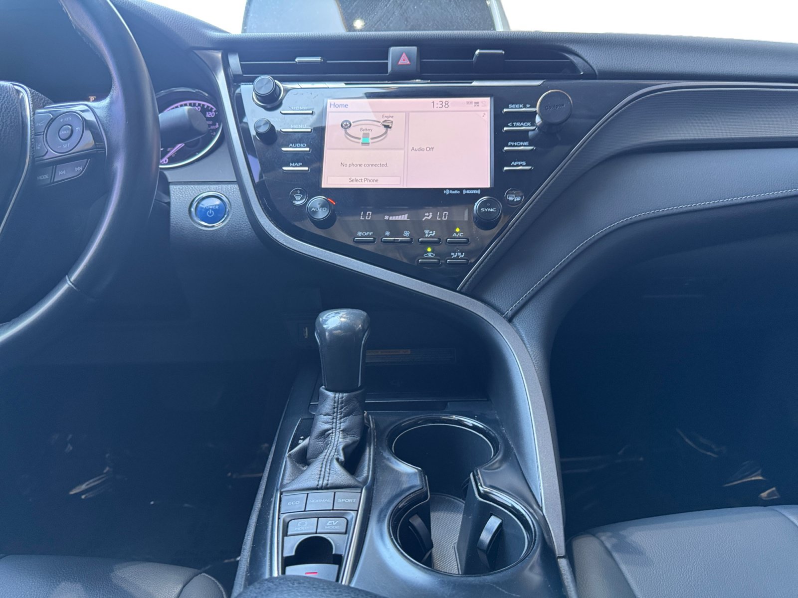 Used 2020 Toyota Camry SE w/ Sunroof Package FWD image 11