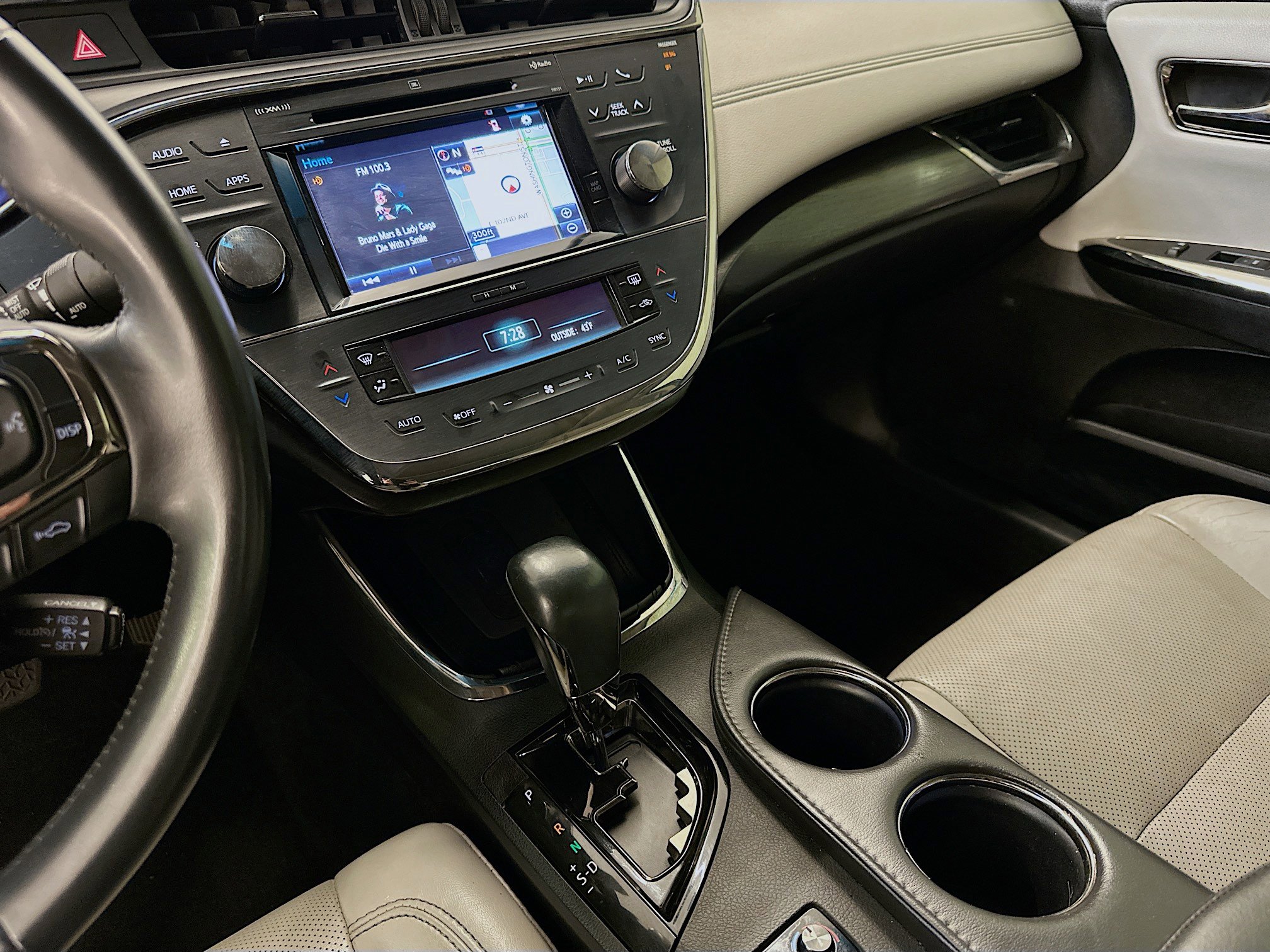 Used 2016 Toyota Avalon Limited image 26