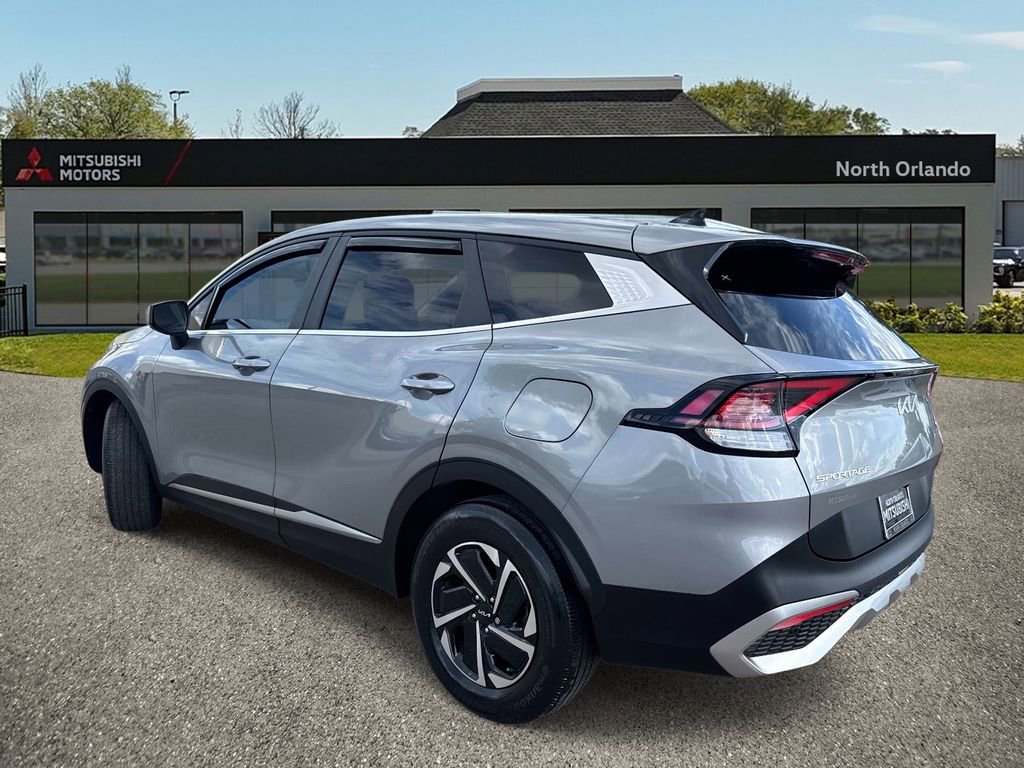 Used 2023 Kia Sportage LX FWD image 3