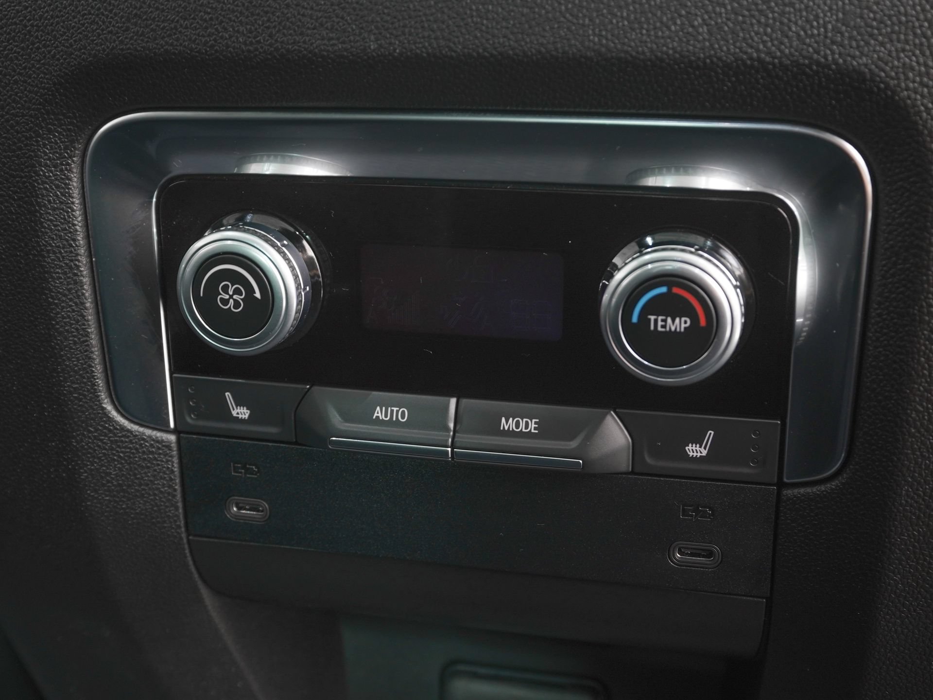 Used 2026 GMC Yukon Denali w/ Sun & Power Step Package AWD/4WD image 11