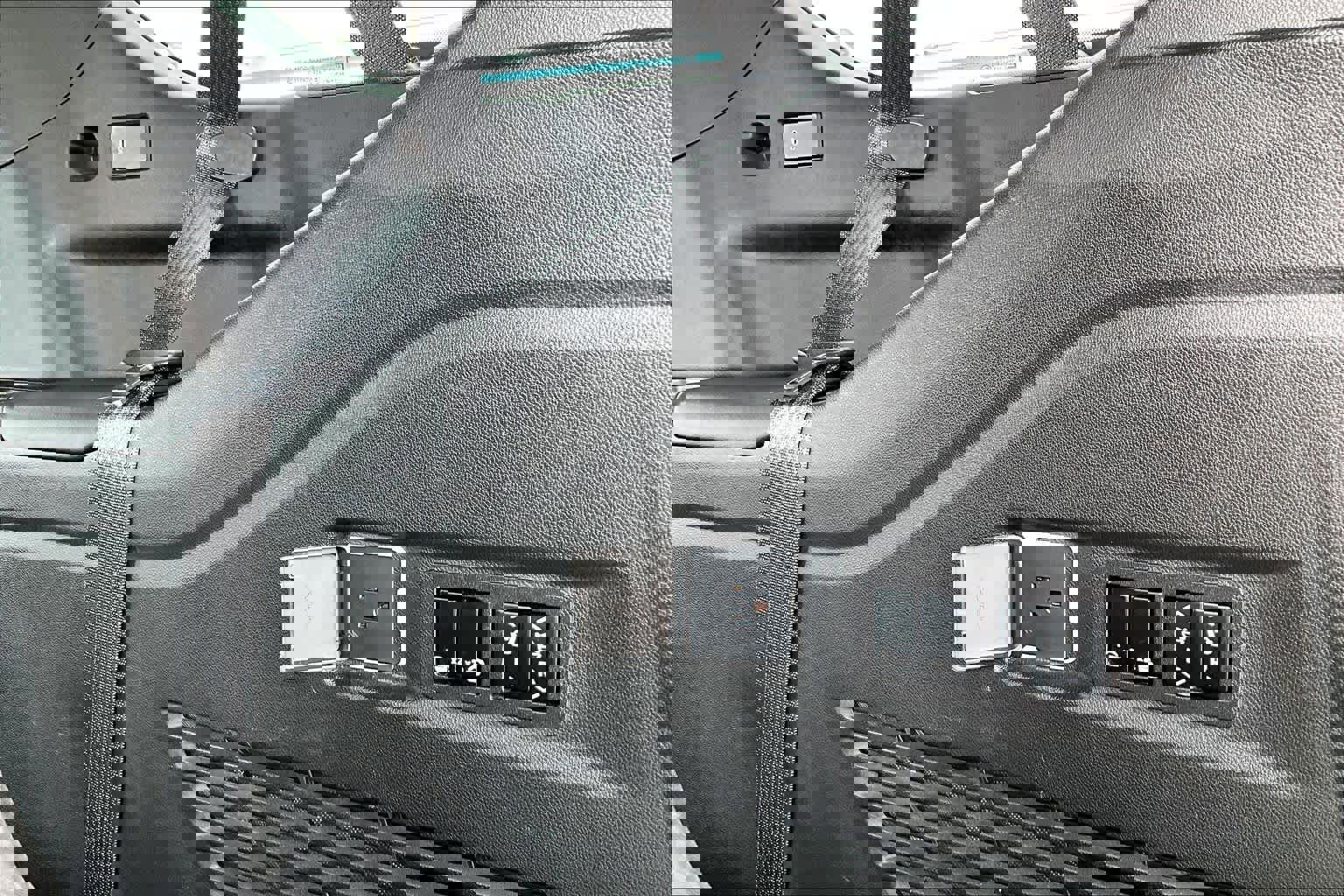 Used 2023 Chevrolet Tahoe High Country image 33