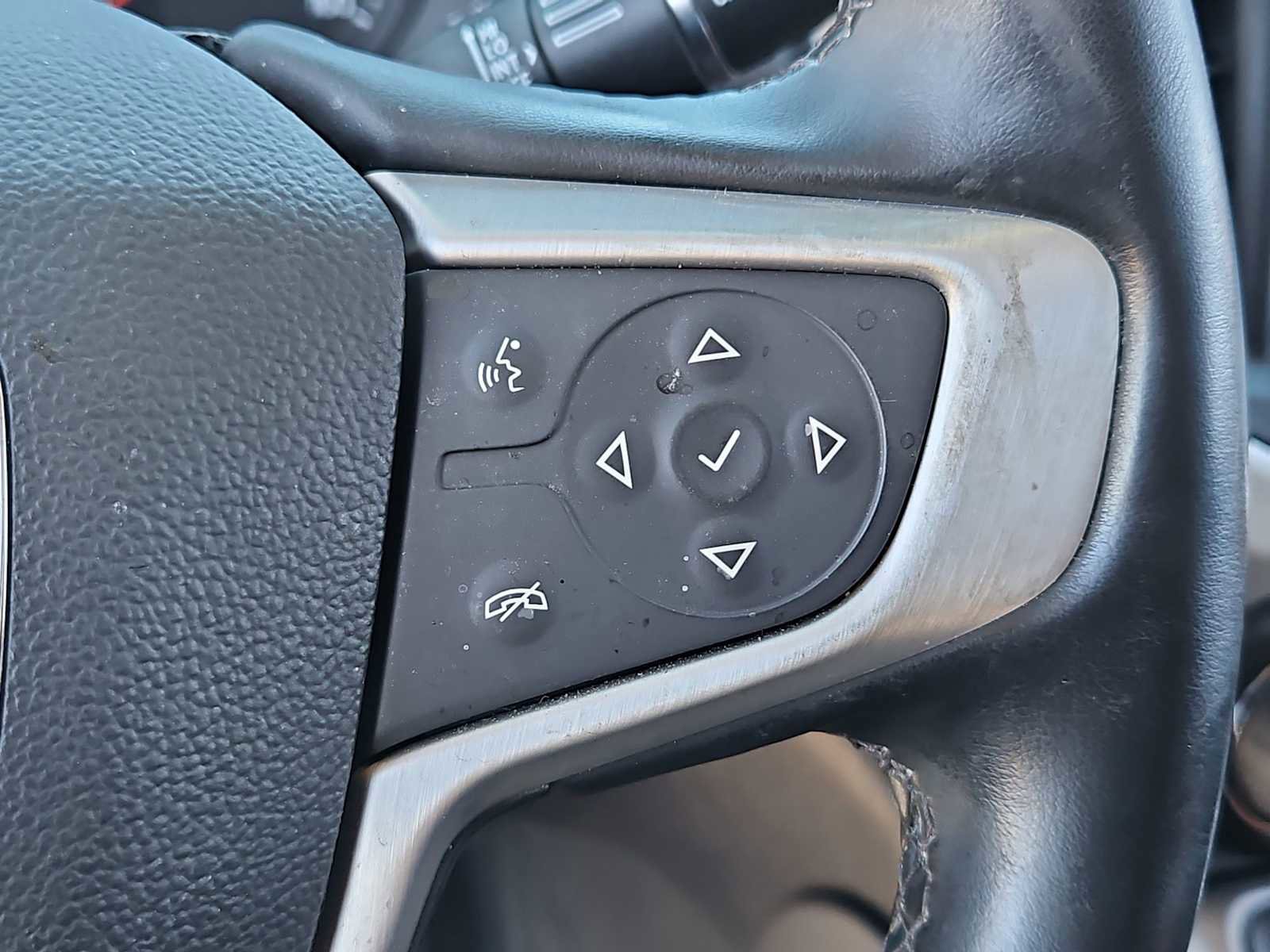 Used 2023 GMC Acadia SLT image 25