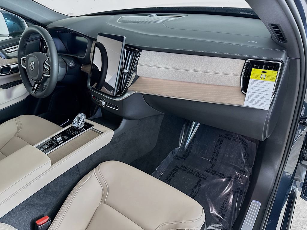 New 2026 Volvo XC90 B6 Plus w/ Protection Package Premier image 31