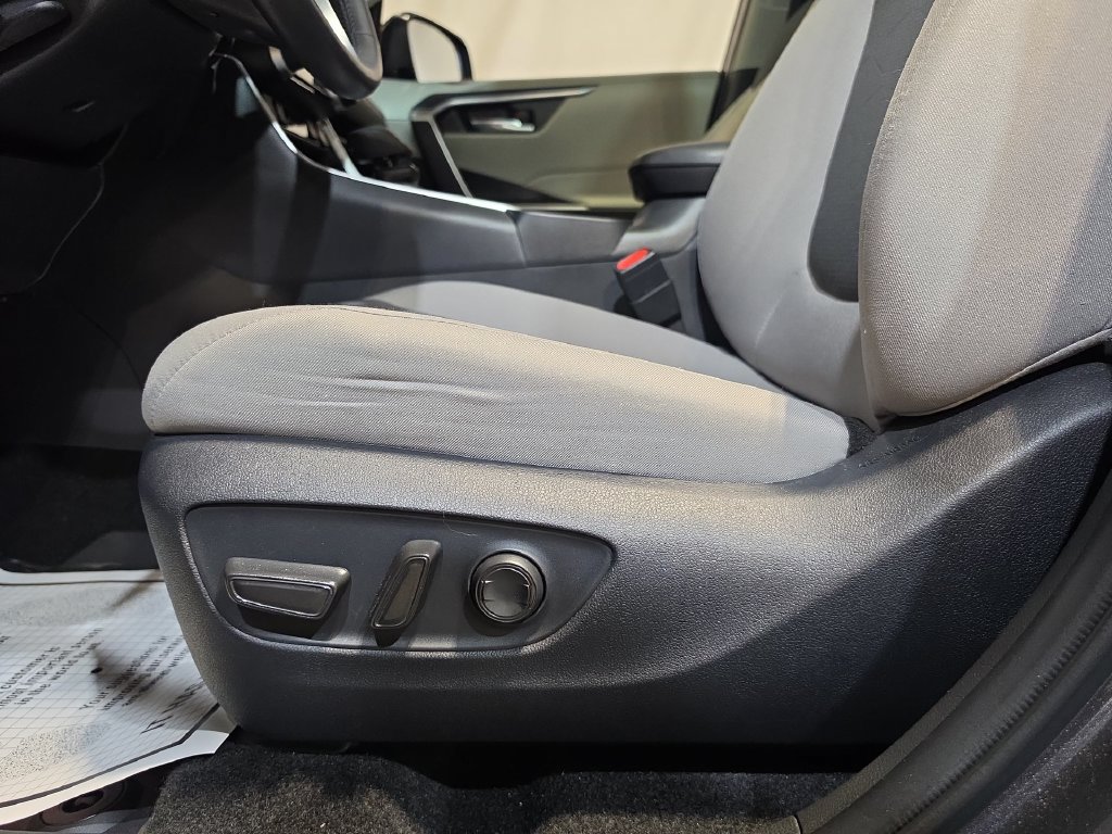 Used 2025 Toyota RAV4 XLE w/ Convenience Package AWD/4WD image 14