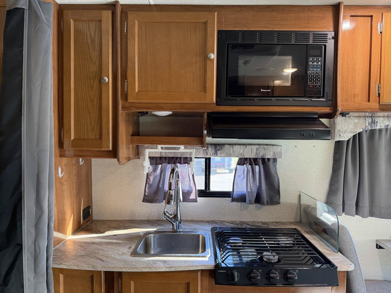 Used 2018 Ford E-350 and Econoline 350 Super Duty w/ Motorhome Prep Package RWD image 15