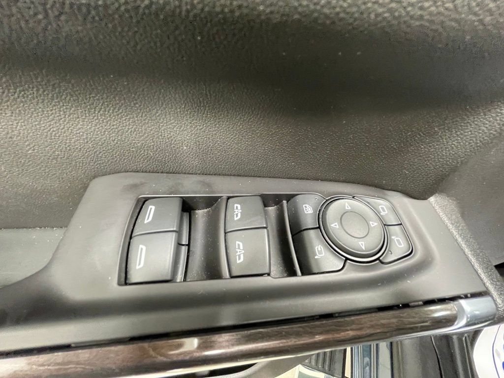 Used 2020 Chevrolet Silverado 1500 LTZ w/ LTZ Premium Package AWD/4WD image 15