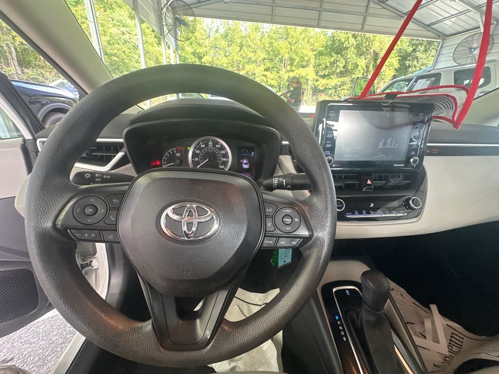 Used 2022 Toyota Corolla LE FWD image 14