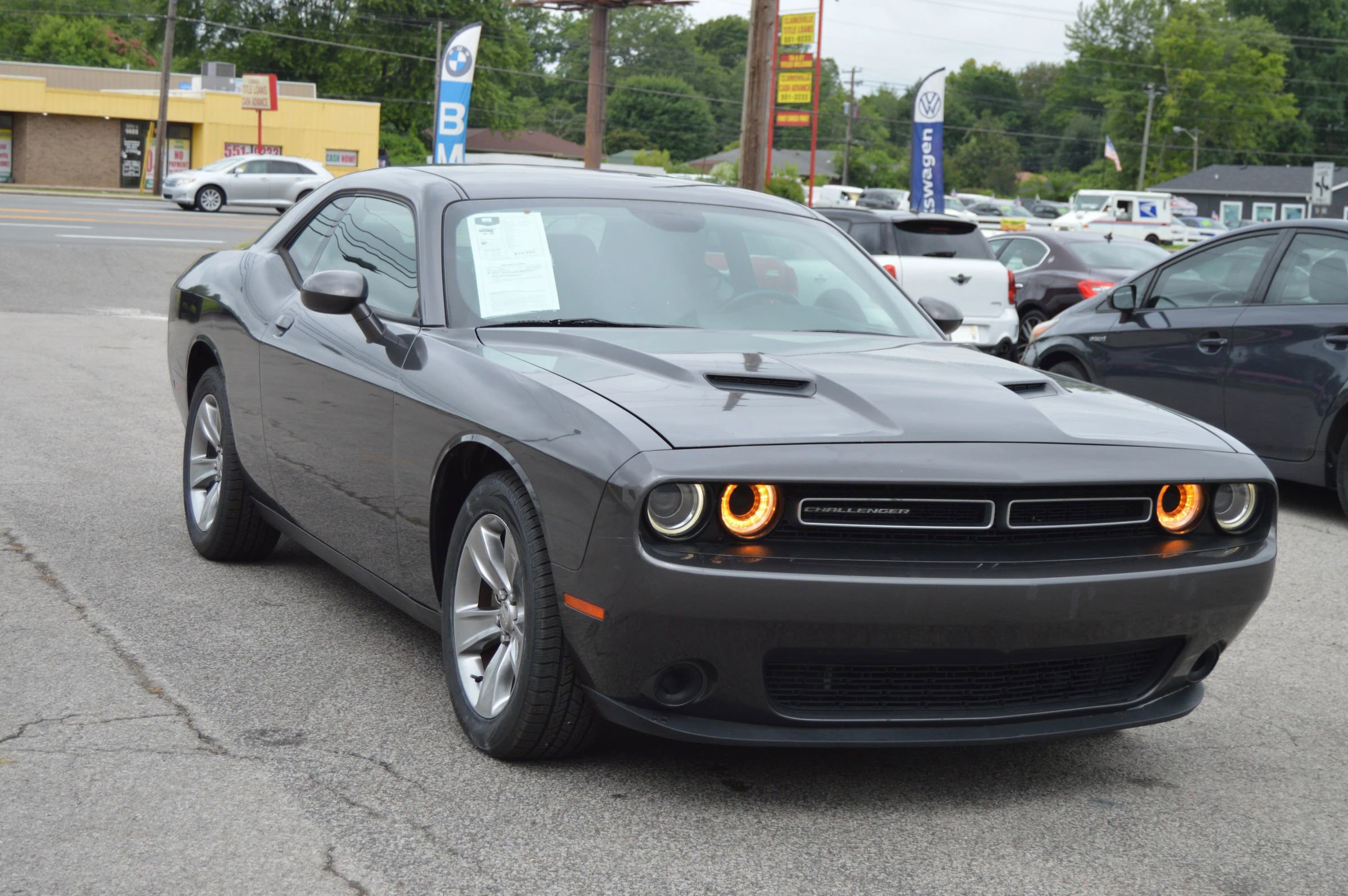 Used 2015 Dodge Challenger SXT image 2