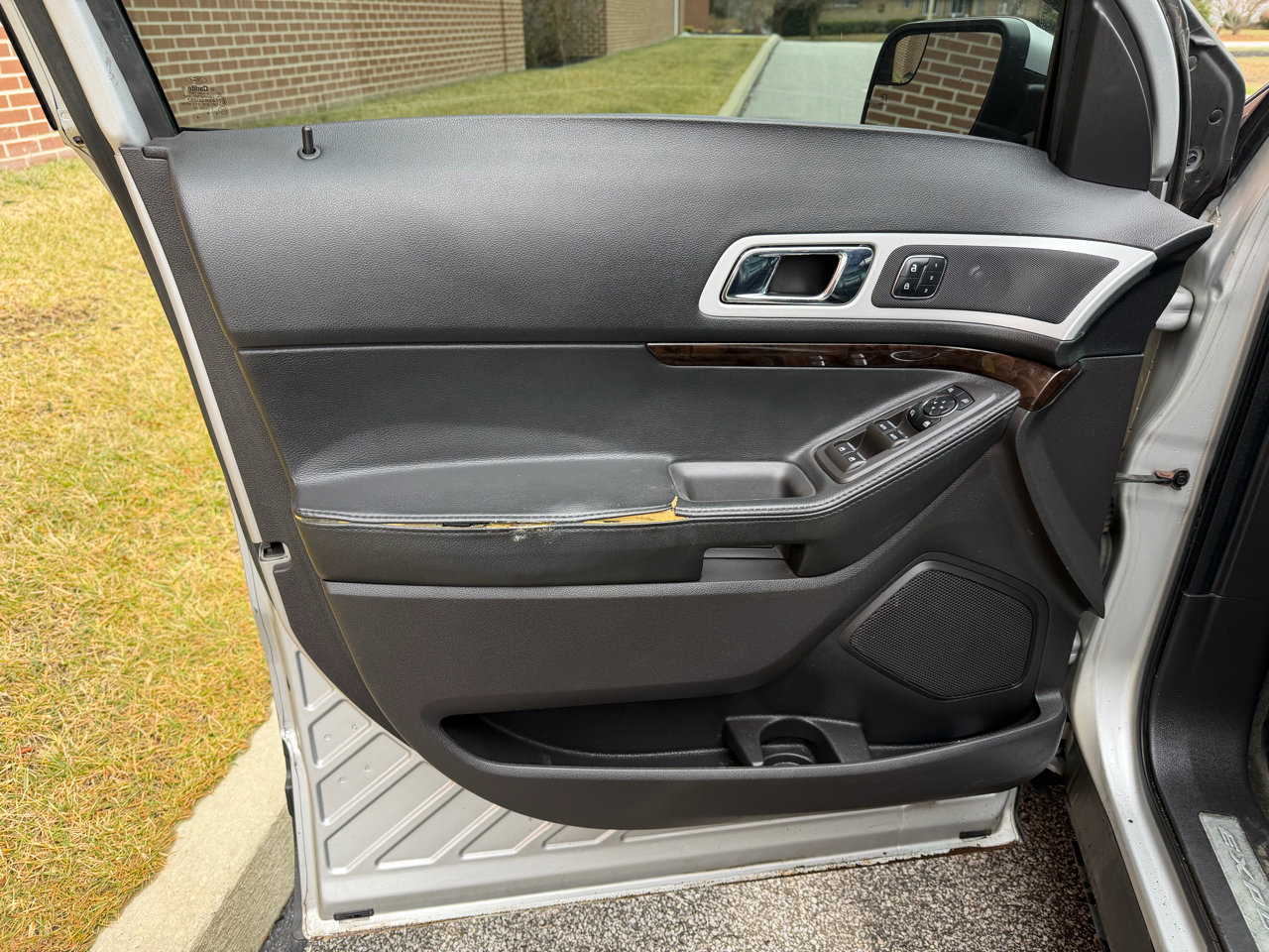 Used 2014 Ford Explorer Limited image 24