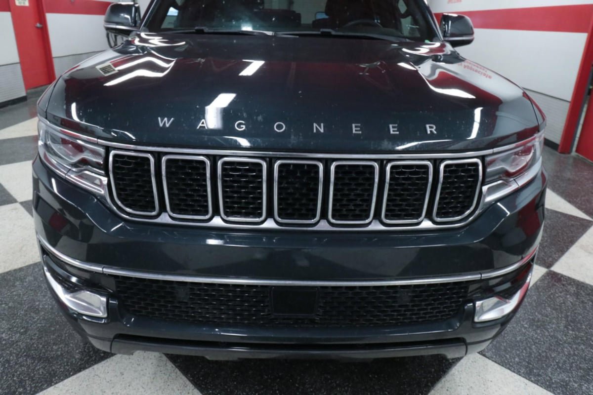 Used 2022 Jeep Wagoneer Series I w/ Premium Group I AWD/4WD image 4