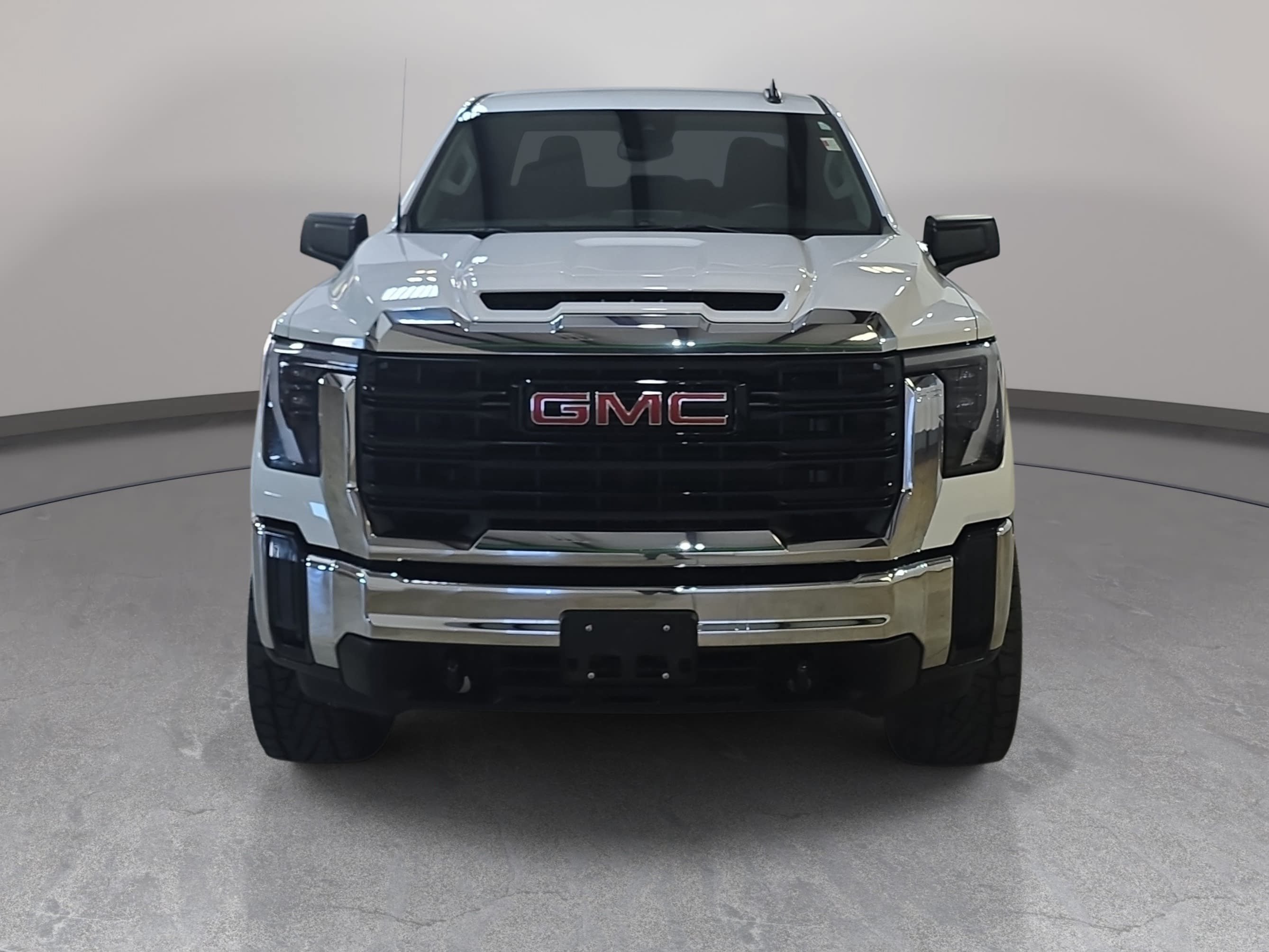 Used 2024 GMC Sierra 2500 Pro w/ Convenience Package AWD/4WD image 3