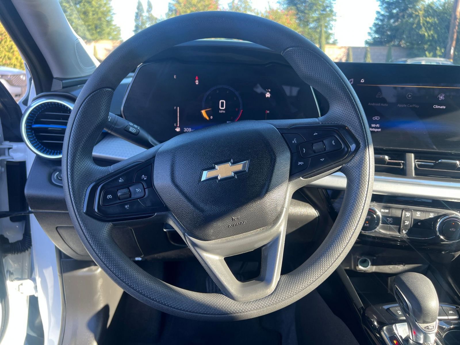 Used 2025 Chevrolet Trax LT image 34