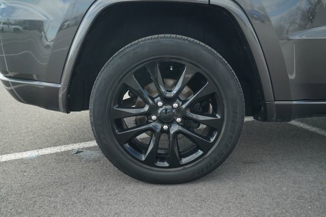 Used 2020 Jeep Grand Cherokee Altitude image 41