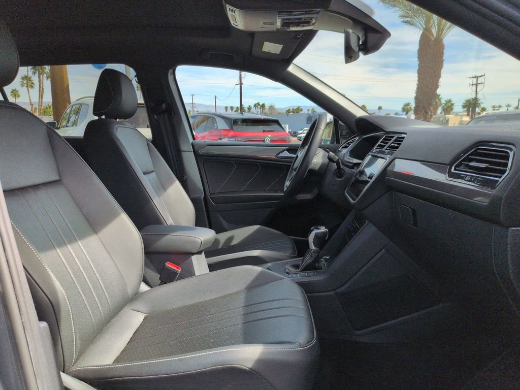 Used 2023 Volkswagen Tiguan SE R-Line image 21