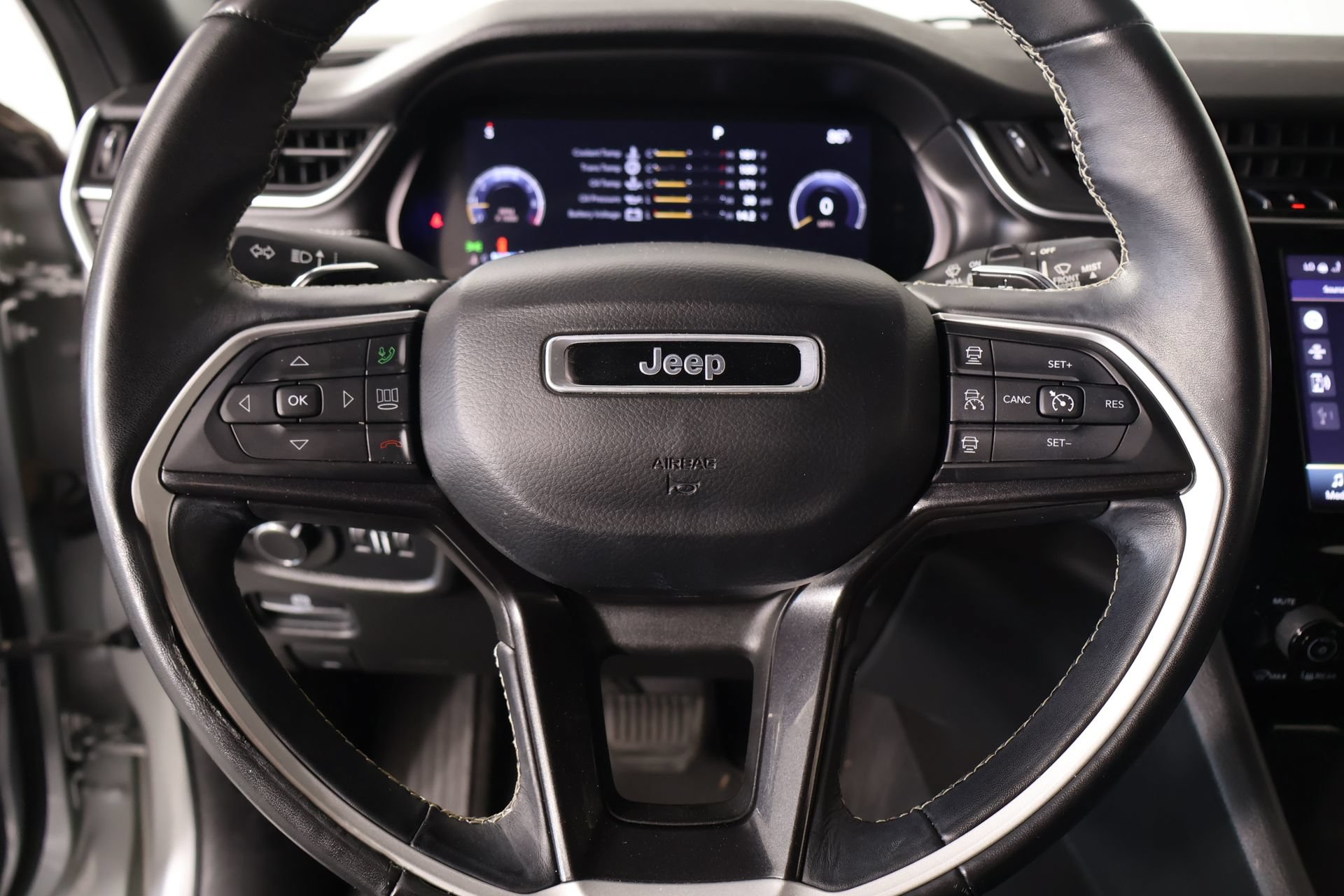 Used 2021 Jeep Grand Cherokee L Laredo AWD/4WD image 3