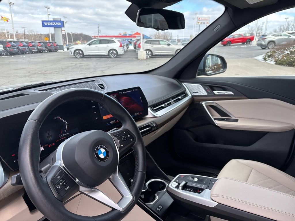 Used 2025 BMW X1 xDrive28i w/ Technology Package image 17