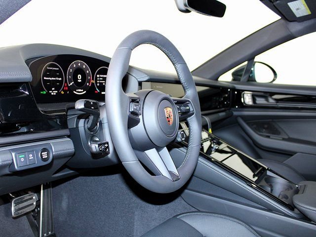 New 2025 Porsche Panamera 4 image 4