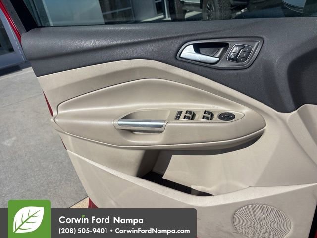 Used 2019 Ford Escape Titanium w/ U9j03 - Titanium Tow Package AWD/4WD image 10