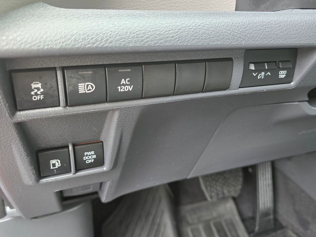 Used 2024 Toyota Sienna XLE w/ XLE Plus Package image 19