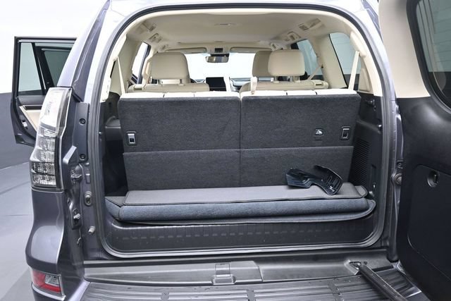 Used 2023 Lexus GX 460 Luxury w/ Sport Design Package AWD/4WD image 14