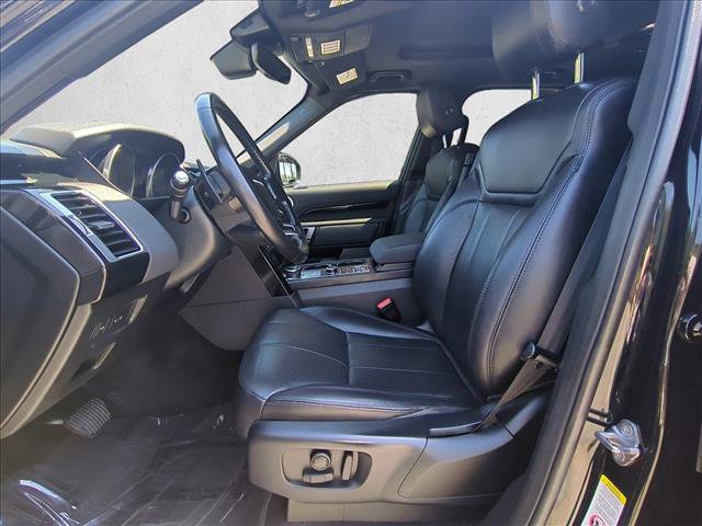 Used 2019 Land Rover Discovery SE AWD/4WD image 17