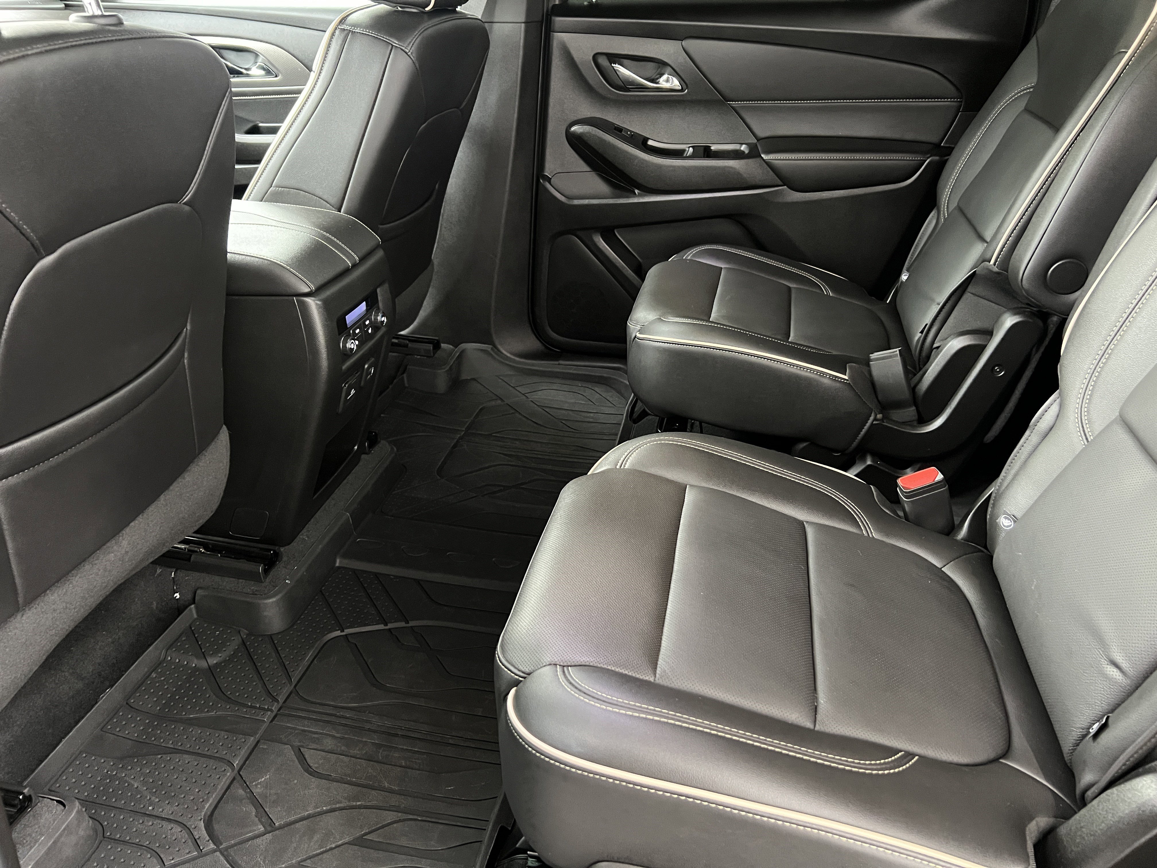 Used 2024 Chevrolet Traverse Premier w/ Redline Edition AWD/4WD image 17